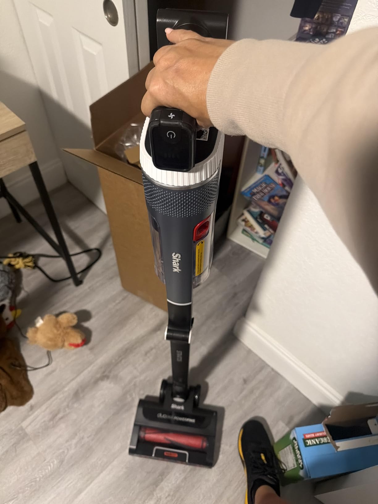 Shark Stratos Cordless Vacuum with Clean Sense IQ and Odor Neutralizer, MultiFlex Wand, Includes Crevice Tool & Anti-Allergen Brush, Up To 60 Minute Runtime, Ash Purple, IZ862H customer photo 1