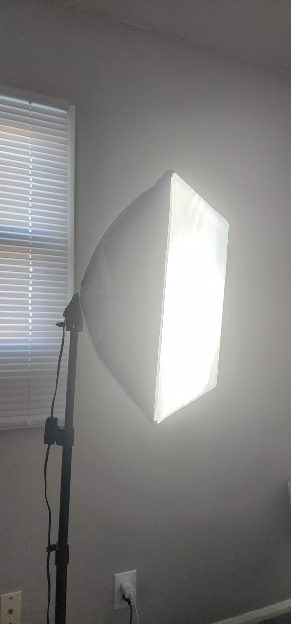 RALENO Softbox Photography Lighting Kit, 16'' x 16'' Softbox Lighting for TikTok with LED Bulb (50W | 5500K | 97 CRI | TLCI≥97), Continuous Light for Video Recording & Photography Shooting customer photo 2