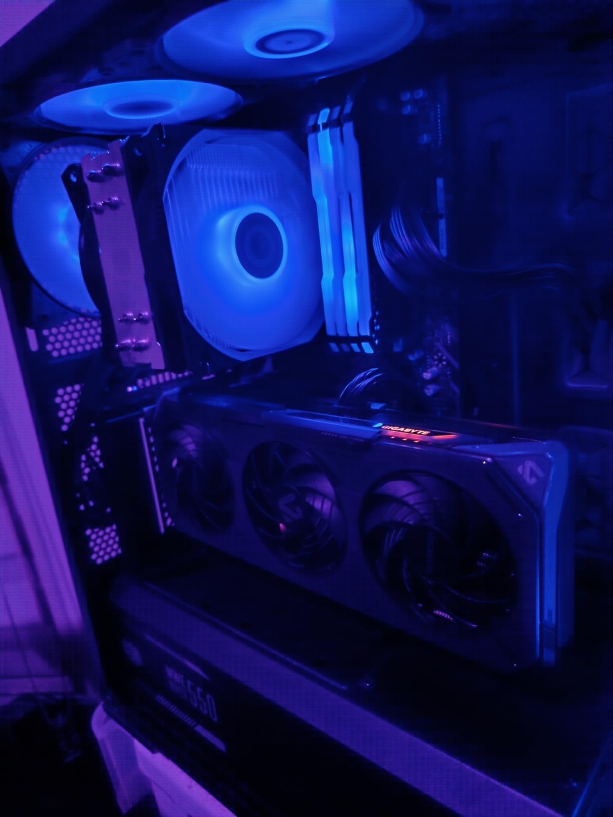 Cooler Master MasterAccessory Vertical GPU Card Holder Kit V3 Black, Premium Riser Cable PCI-E 4.0 x16-165mm, PCIe 3.0 Compatible, Adjustable Length for E-ATX|ATX|Micro ATX Case (MCA-U000R-KFVK03) customer photo 1