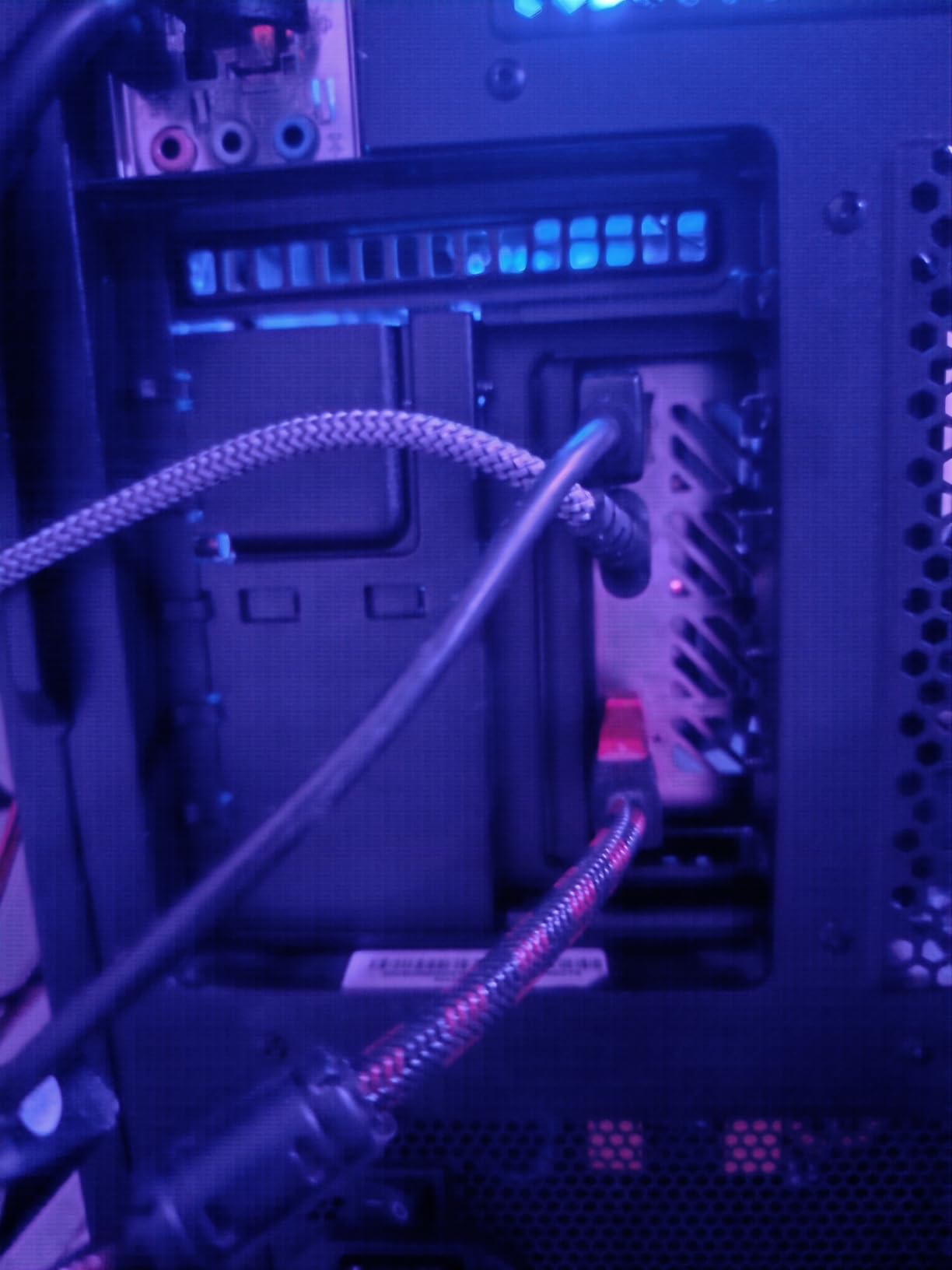 Cooler Master MasterAccessory Vertical GPU Card Holder Kit V3 Black, Premium Riser Cable PCI-E 4.0 x16-165mm, PCIe 3.0 Compatible, Adjustable Length for E-ATX|ATX|Micro ATX Case (MCA-U000R-KFVK03) customer photo 2