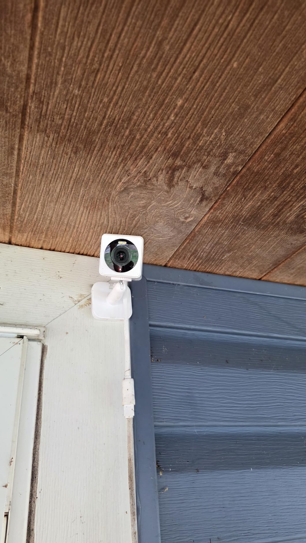 Cam OG Indoor/Outdoor 1080p Wi-Fi Smart Home Security Camera with Color Night Vision, Built-in Spotlight, Motion Detection, 2-Way Audio, Compatible with Alexa & Google, White, Free Expert Setup customer photo 1