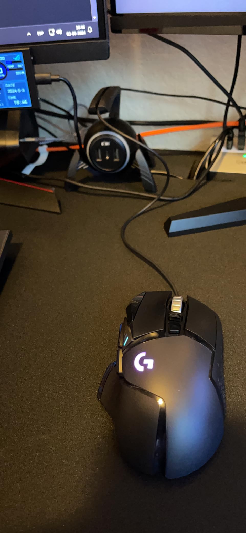 KIWIFOTOS Mouse Bungee RGB Gaming Mouse Cord Holder Controller, Upgraded Flexible Cable Management Smart RGB LED Lights 2 Port USB Hub & 1 Type-C customer photo 2