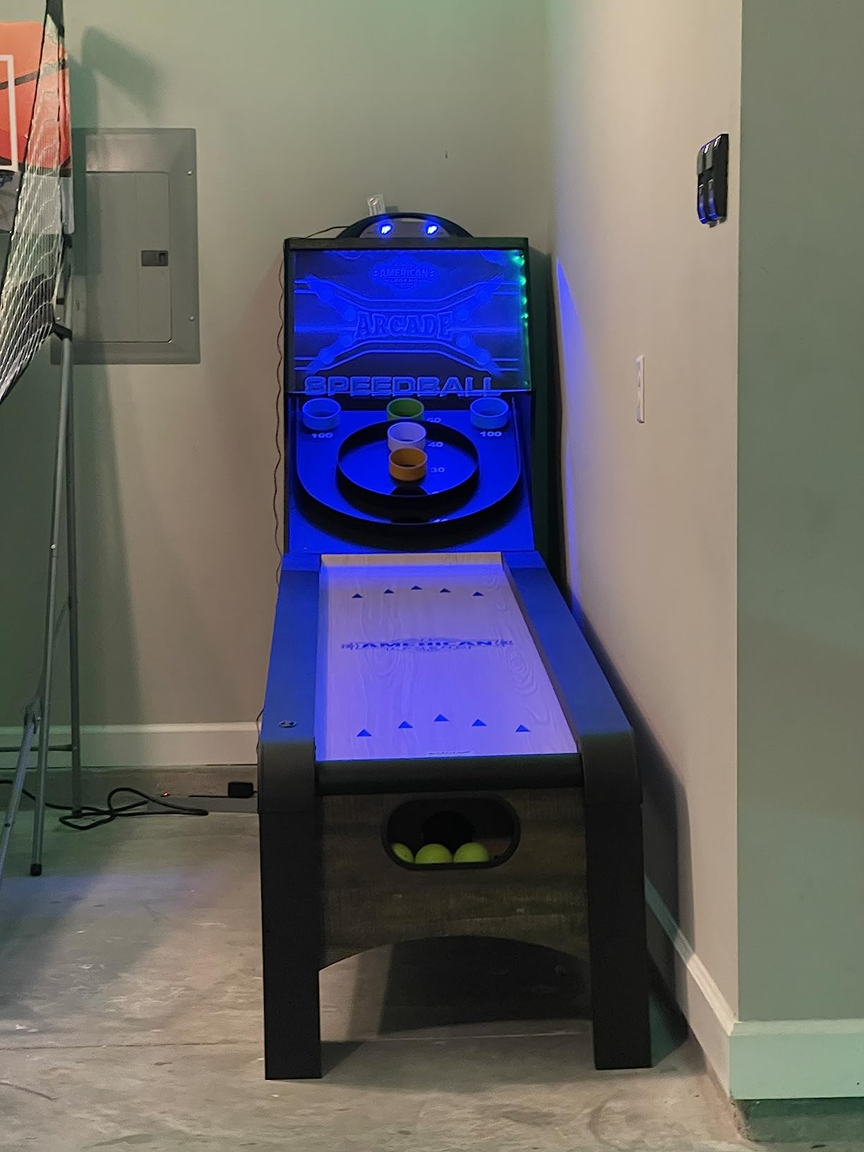 American Legend 9' Arcade Speedball Game - Engineered Wood Construction - Realistic Game Play - Automatic Ball Return - 4 Balls Included customer photo 2