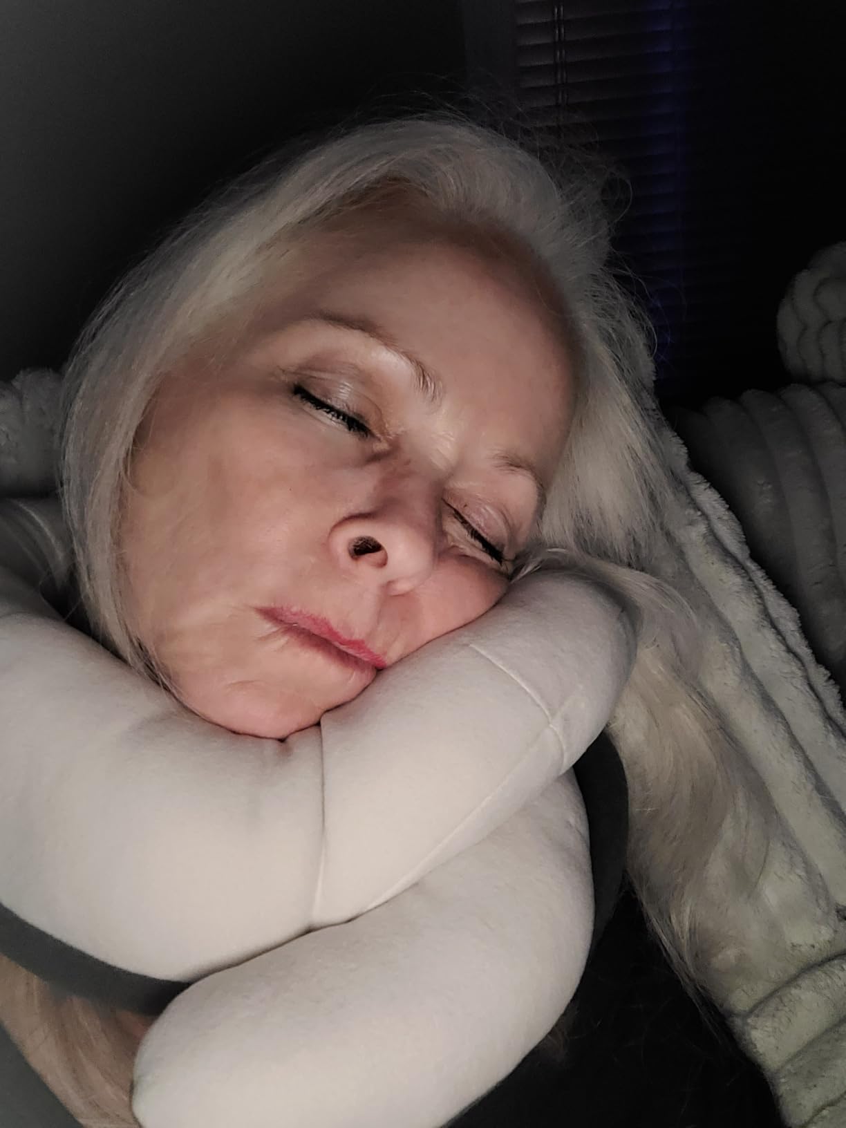 BUYUE Travel Neck Pillows for Airplanes, 360 Degree Head Support Sleep for Long Flight, Skin-Friendly & Breathable, Kit with 3D Contoured Eye Mask, Earplugs and Storage Bag (Adult, Grey, 90+ lbs) customer photo 1