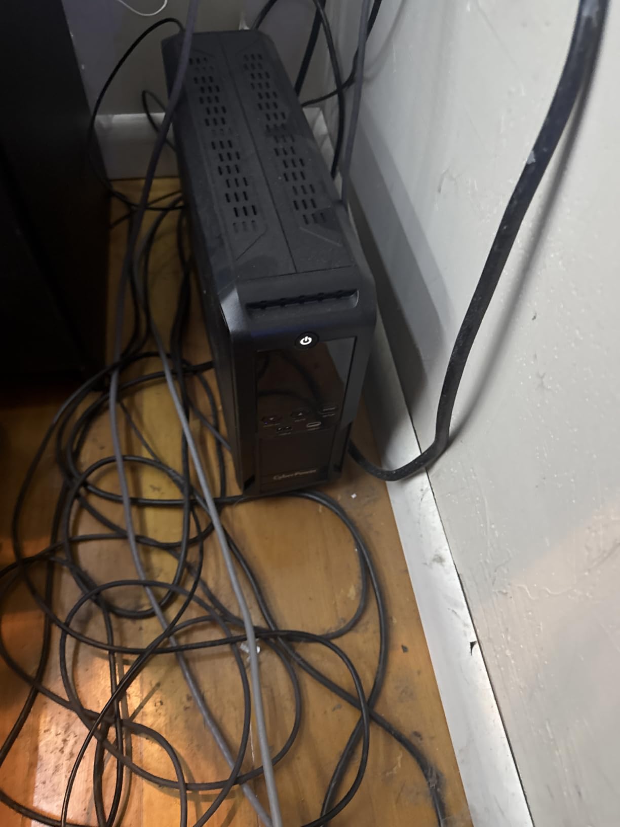 CyberPower CP1500AVRLCD3 Intelligent LCD UPS System, 1500VA/900W, 12 Outlets, 2 USB Ports, AVR, Mini Tower, Black customer photo 2