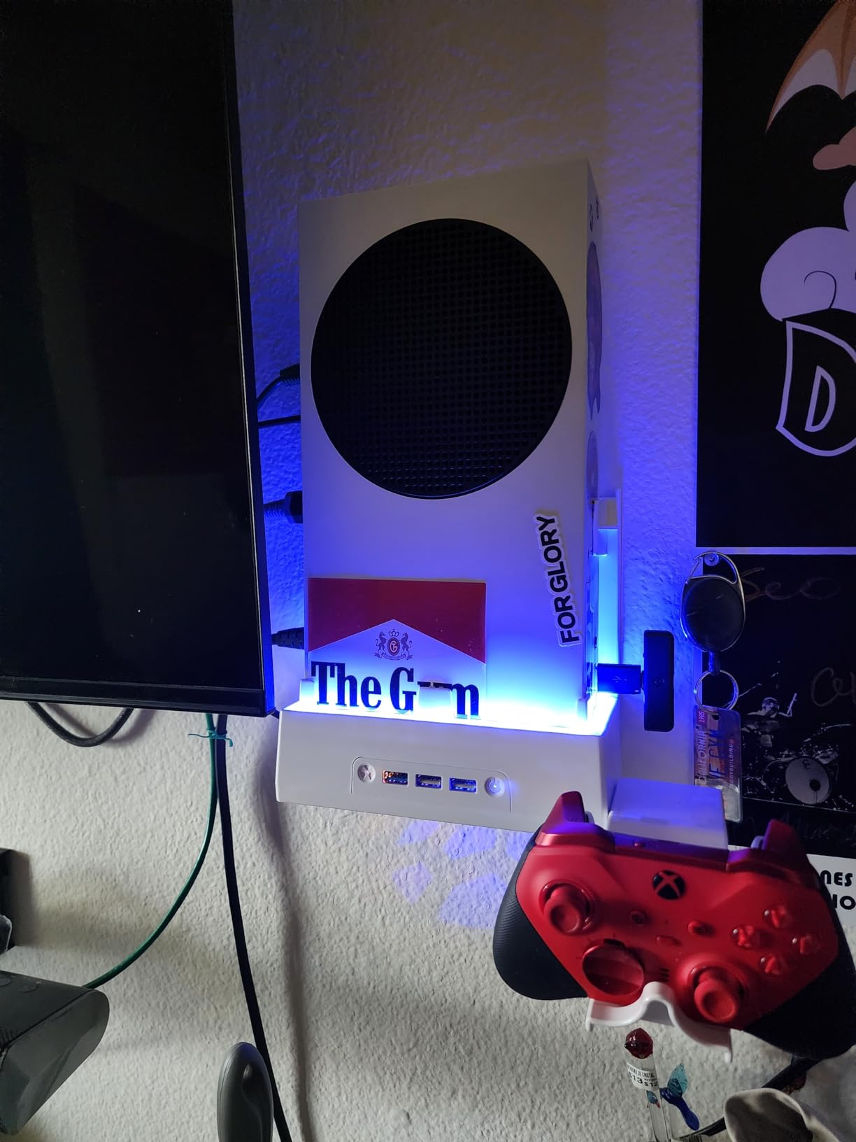 Wall Mount for Xbox Series S, MENEEA Wall Mount Kit Accessories with Adjustable Cooling Fan, RGB LED Light Strip, USB Port, Controller Hook, Secure Fit for Xbox Series S Consoles | White customer photo 1