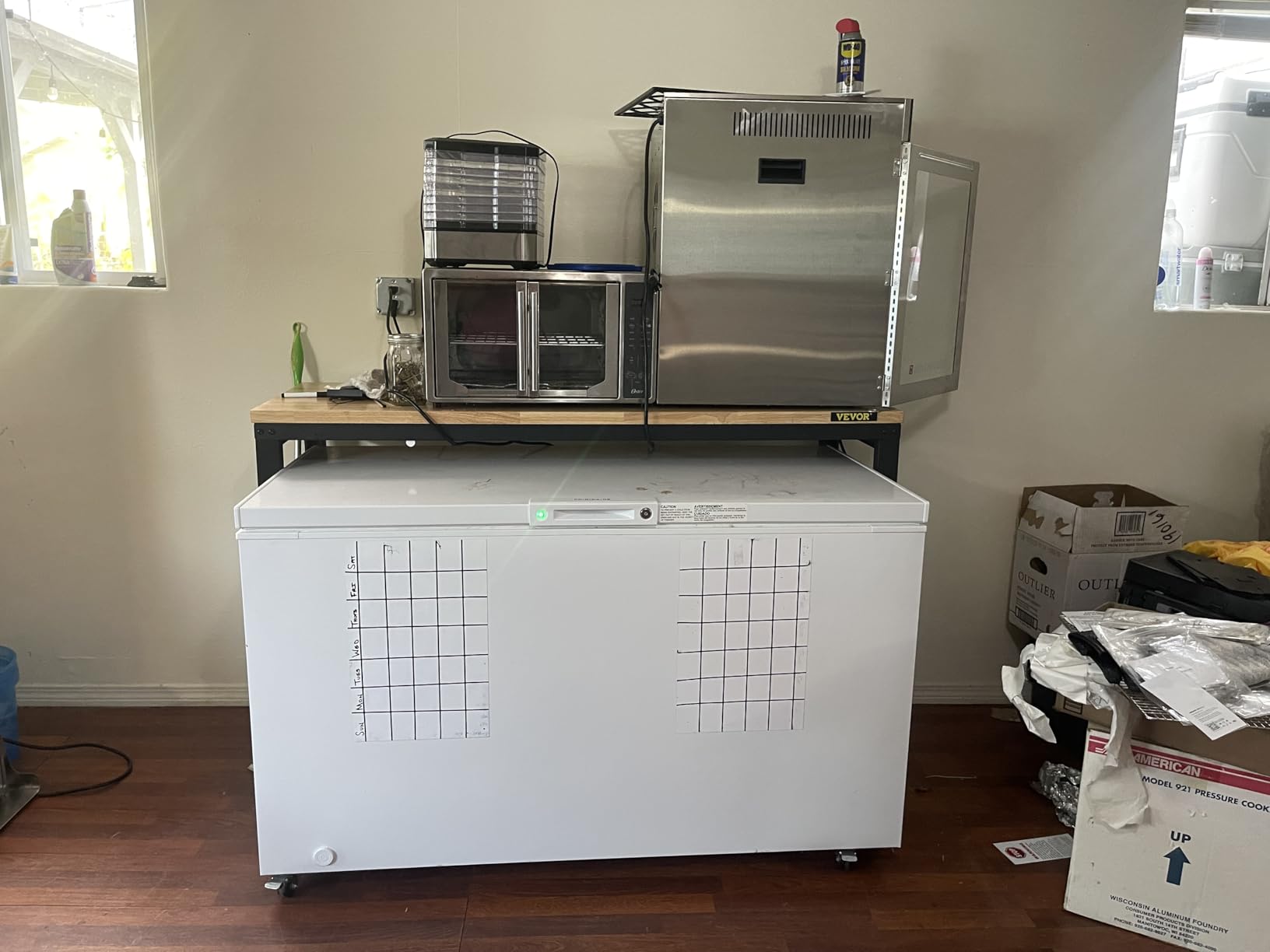 VEVOR Adjustable Workbench, 2000 lbs Capacity, 61 x 20-inch Heavy Duty Work Bench with 27.1-36 Inches Height Adjustment, Garage Workbench with Power Outlets, Suitable for Office, Garage, Workshop customer photo 1