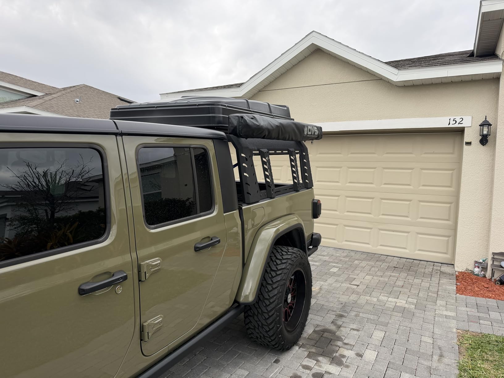 Overland Vehicle Systems 19679907 HD Nomadic 270 LTE Awning Driver Side | 65 Sq Ft of Coverage | Dark Gray Fabric with Black Travel Cover Included | Twist and Lock Technology | Heat-Sealed Seams customer photo 1