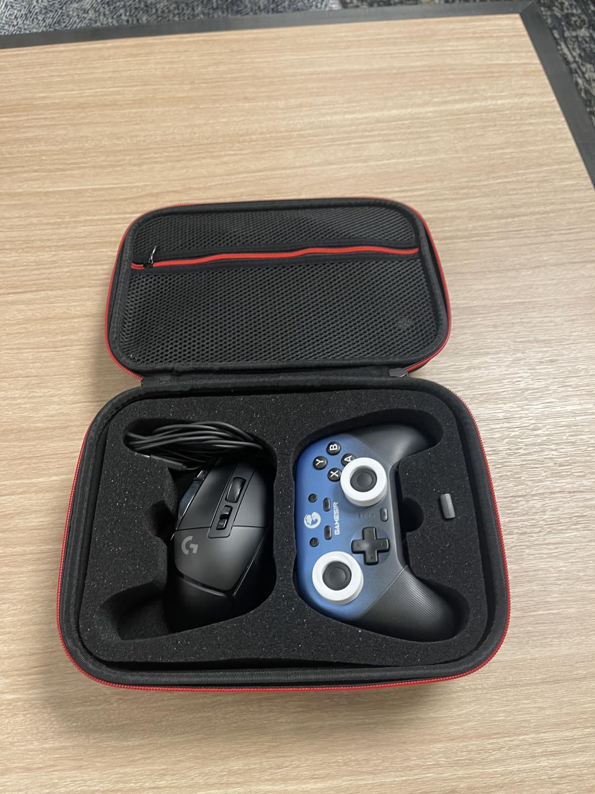 Younik Controller Carrying Travel Case, Protective Hard Case for 2 Universal Controllers, Compatible with P5, P4, X-box 1, Switch Pro customer photo 1