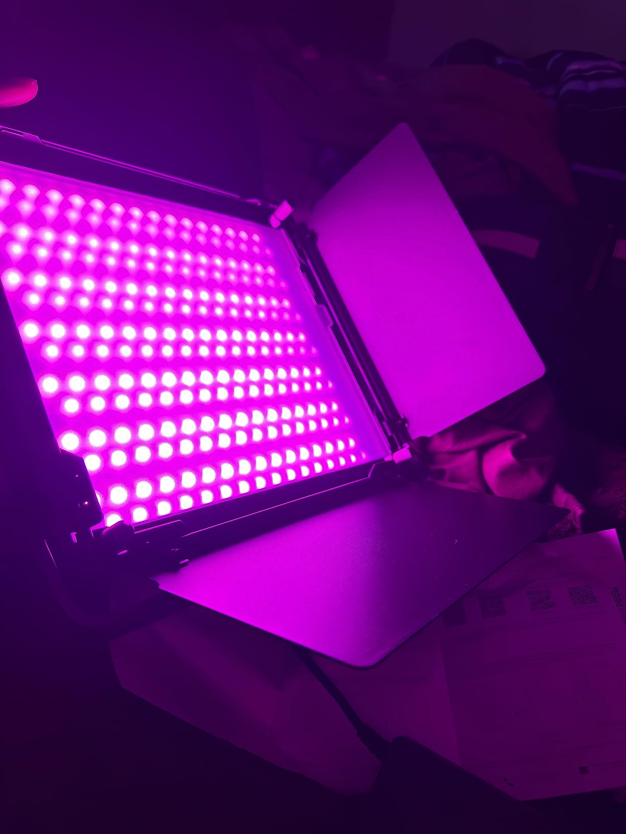 NEEWER RGB1200 RGB LED Video Light Panel with APP/2.4G Control, 60W Studio Photography Lighting 22000Lux@0.5m/1% Precise Min Dimming/360deg Full Color/ CRI97+/TLCI98+/2500K-8500K/18 Effect with Barndoor customer photo 2