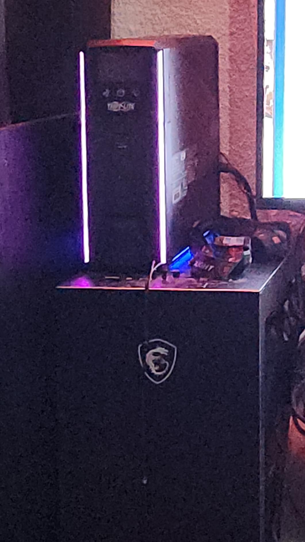 Tripp Lite Pure Sine Wave Gaming UPS Battery Backup, 1500VA 900W 120V, Detachable LCD, Automatic Voltage Regulation, USB, RGB LED Lights, 3-Year Warranty & $250K Insurance (SMART1500PSGLCD) customer photo 2