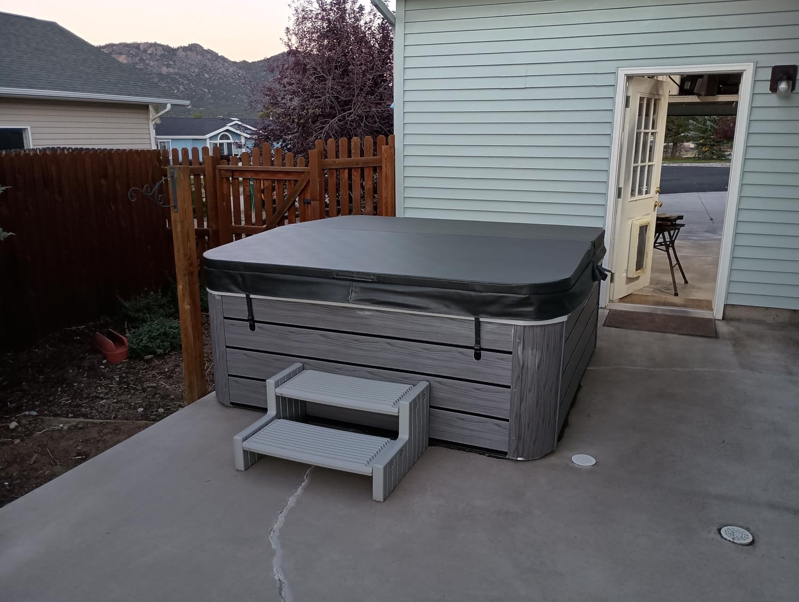 Comfort Hot Tubs - Hot Tub Spa - Seats 5-6 People - 51 Jets - Standard Heavy Duty Flip Cover, Water Fountains, Ozonator, LED Lights, Headrests, and More customer photo 1