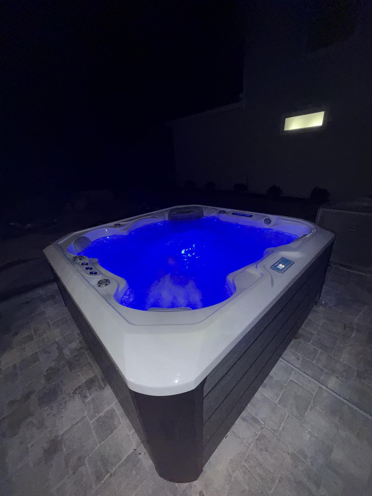 Comfort Hot Tubs - Hot Tub Spa - Seats 5-6 People - 51 Jets - Standard Heavy Duty Flip Cover, Water Fountains, Ozonator, LED Lights, Headrests, and More customer photo 2