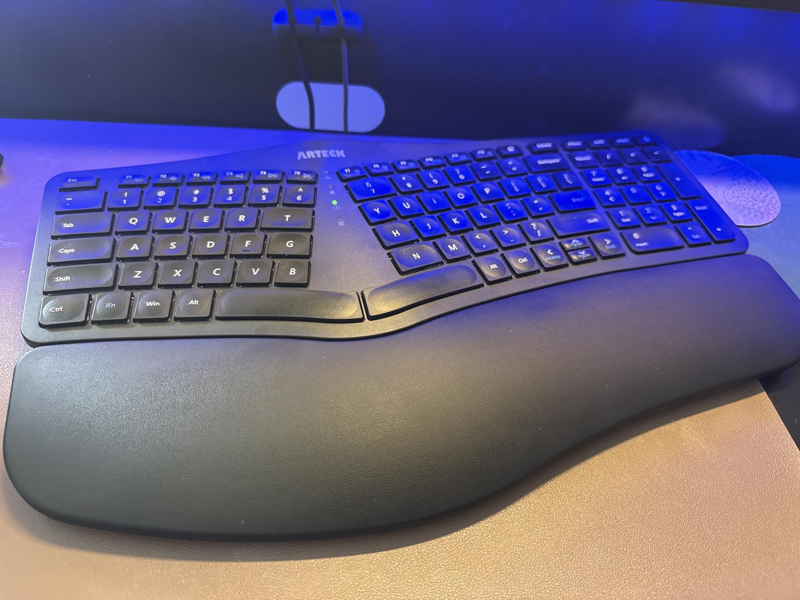 Arteck Split Ergonomic Keyboard with Cushioned Wrist and Palm Rest, 2.4G USB Wireless Comfortable Natural Ergonomic Split Keyboard, for Windows Computer Desktop Laptop customer photo 2