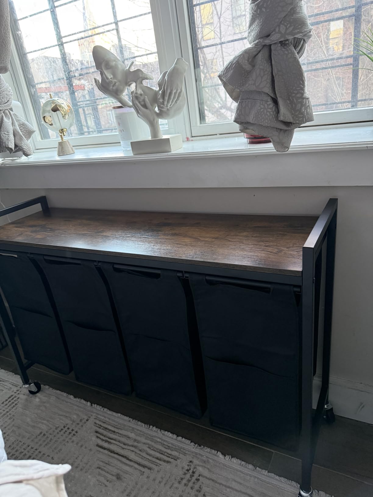 HOOBRO Laundry Sorter 4 Sections, Laundry Hamper with Wheels, 4 x 10.5 Gal (40 L), Rolling Laundry Basket, Pull-Out and Removable Oxford Fabric Bags, Rustic Brown and Black BF04XY01 customer photo 1