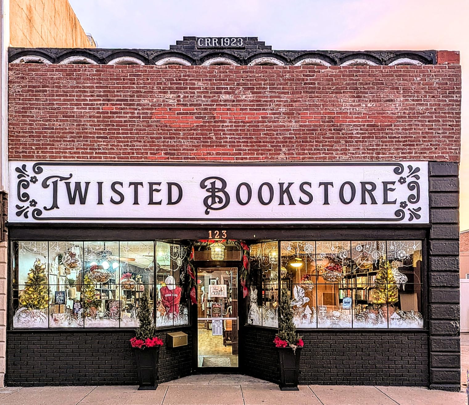 Milaii Copper Bronze Outdoor Pendant Light Fixtures, Exterior Lantern Pendant Lighting Oil Rubbed Bronze Waterproof Hanging Porch Light with Clear Glass Anti-Rust Patio Entryway Outdoor Chandelier customer photo 1