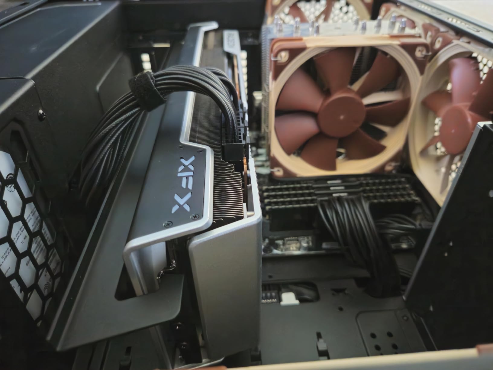 XFX Radeon RX 7900XT Gaming Graphics Card with 20GB GDDR6, AMD RDNA 3 RX-79TMBABF9 customer photo 1