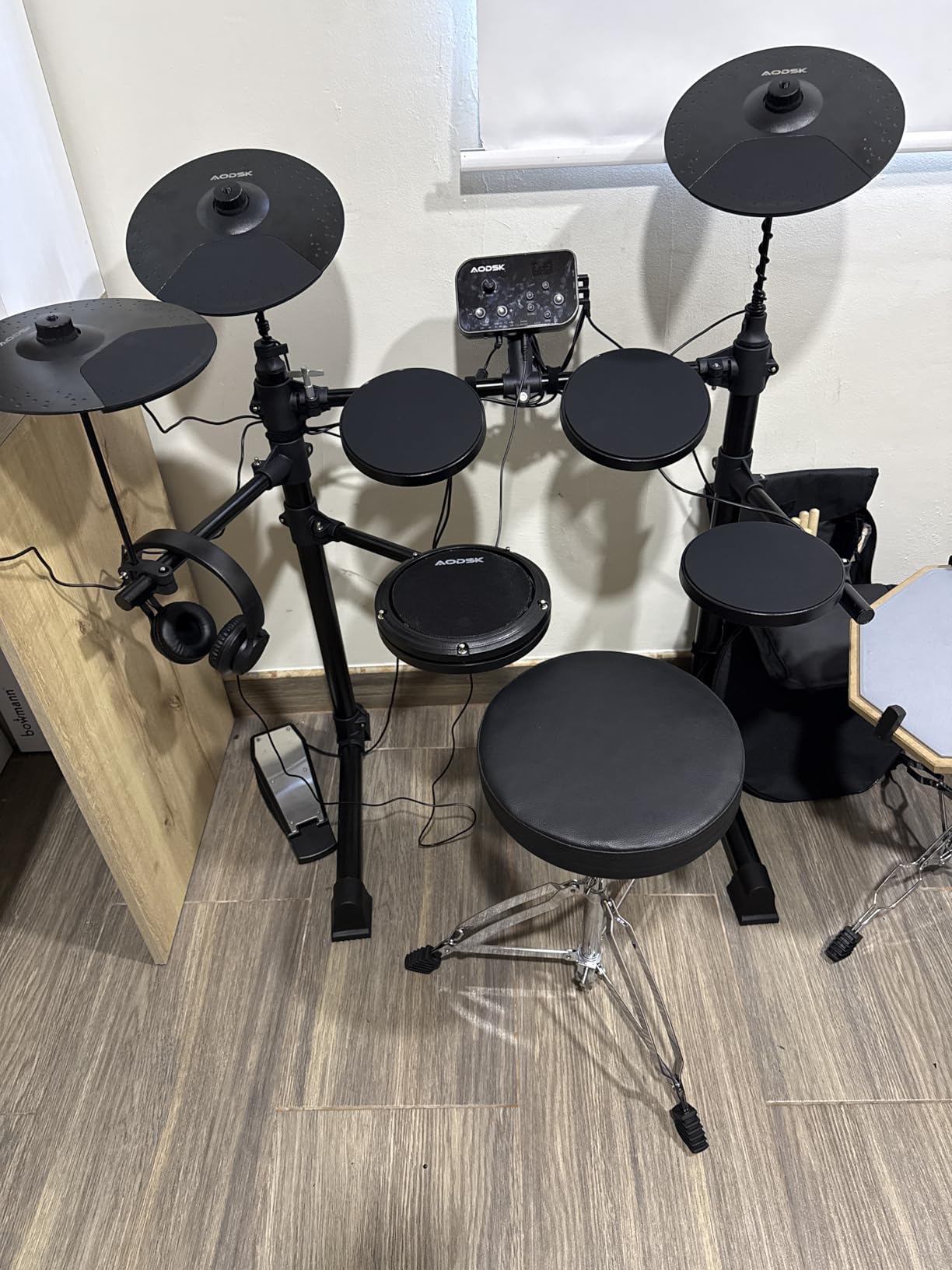AODSK Electric Drum Set for Beginner with 150 Sounds,4 Quiet Drum Pads,2 Pedal,Throne,Sticks,Electronic Drum with Headphone,AED-400 customer photo 2