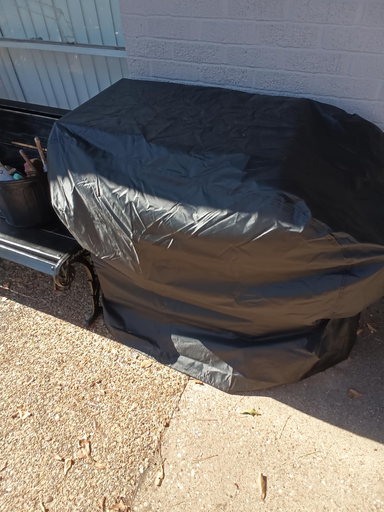 BBQ Grill Cover, Waterproof, Weather Resistant, Rip-Proof, Anti-UV, Fade Resistant, with Hook-and-Loop Straps, Gas Grill Cover for Most Grills, 48 inch, Black customer photo 1