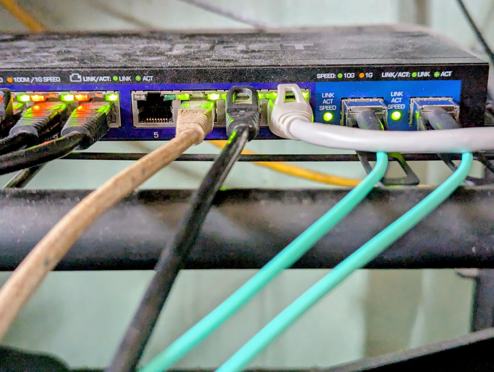 TRENDnet 10-Port Multi-Gig Web Smart Switch, TEG-3102WS, 8 x 2.5GBASE-T Ports, 2 x 10G SFP+ Slots, Ethernet Splitter, Metal Housing, NDAA & TAA Compliant, Lifetime Protection, Black customer photo 1