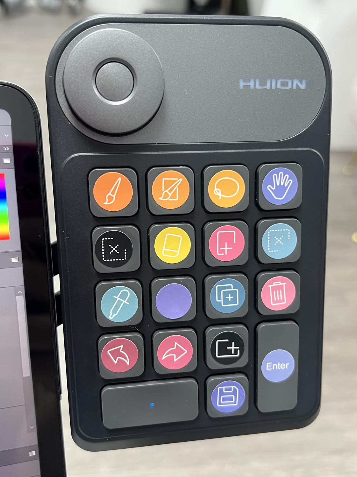 HUION Keydial Mini Bluetooth Programmable Keypad with Dial 5 Keys Anti-ghosting 18 Customized Keys, Wireless Shortcut Keyboard for Drawing Tablet, PC, MacBook, Surface Pro, Laptops customer photo 2