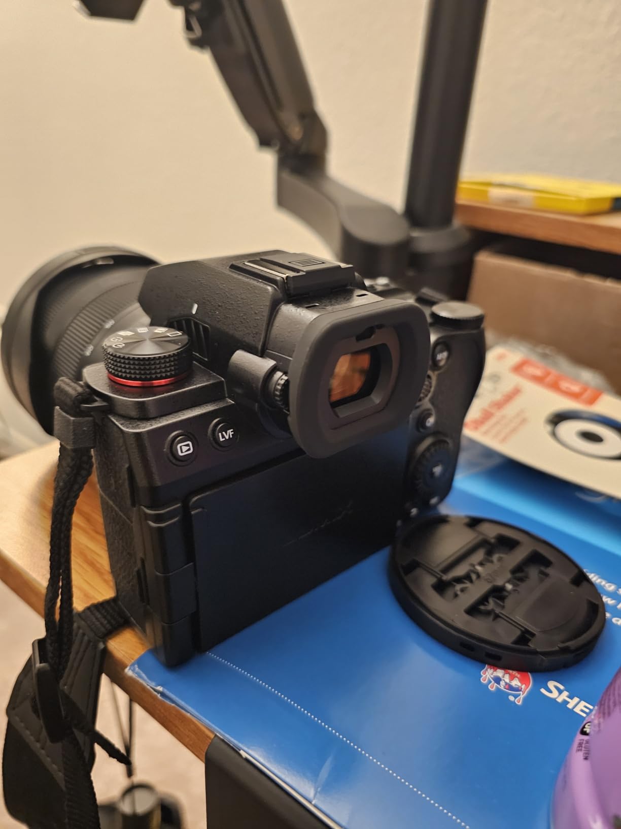 Panasonic LUMIX S5II Mirrorless Camera, 24.2MP Full Frame with Phase Hybrid AF, New Active I.S. Technology, Unlimited 4:2:2 10-bit Recording with 20-60mm F3.5-5.6 L Mount Lens - DC-S5M2KK Black customer photo 1