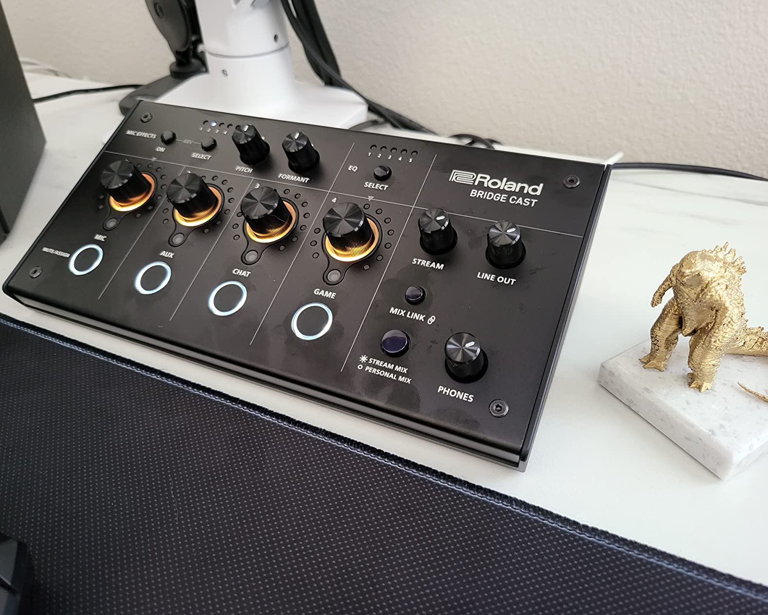 Roland BRIDGE CAST Dual Bus Gaming Mixer in Black | Pro Audio Streaming Interface and Mixer for Online Gamers | 32-Bit Hardware DSP | USB-C Windows and Mac Connectivity | XLR Input for Microphones customer photo 1
