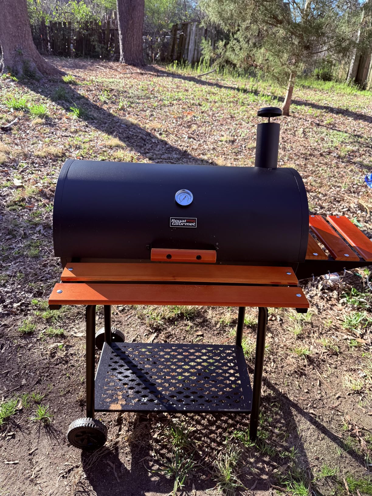 Royal Gourmet CC1830V 30 Barrel Charcoal Grill with Wood-Painted Side Front Table, 627 Square Inches Cooking Space, for Outdoor Backyard, Patio and Parties, Black customer photo 2