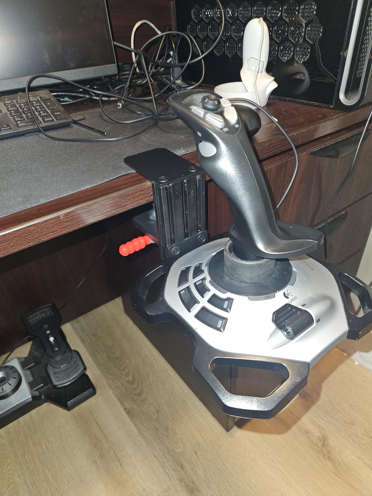 WELLMETE Clamp-on Desk Mount for Flight Sim Joystick-Compatible with Logitech G Extreme 3D PRO Joystick Adjustable Enduring Steel Mount Holder for Hotas Flight (Quick Release Type) customer photo 1