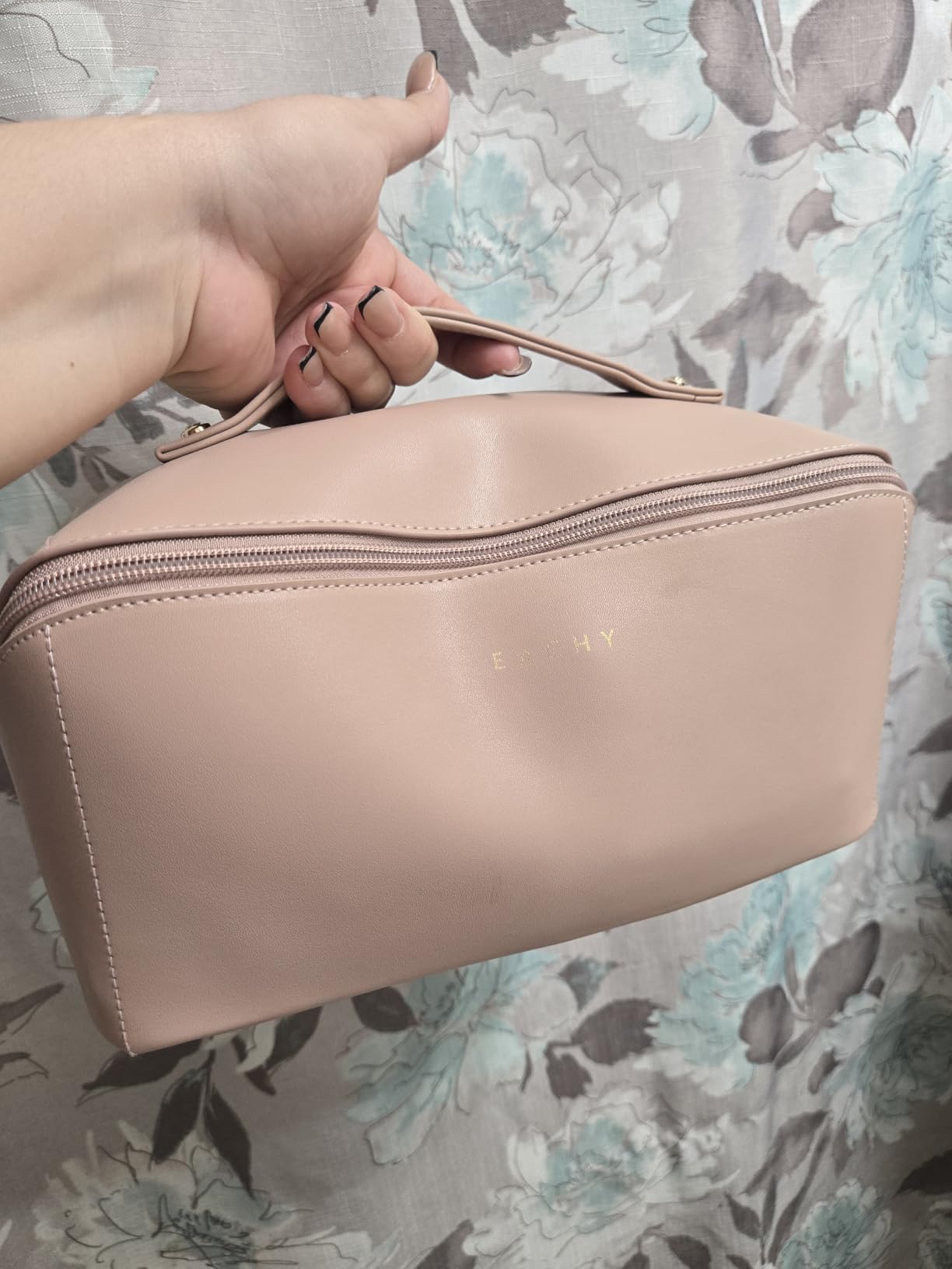 EACHY Travel Makeup Bag, Large Capacity Cosmetic Bag for Women, Waterproof PU Leather, Flat Open Portable Toiletry Bag for Skincare, Brushes & Travel Essentials customer photo 1