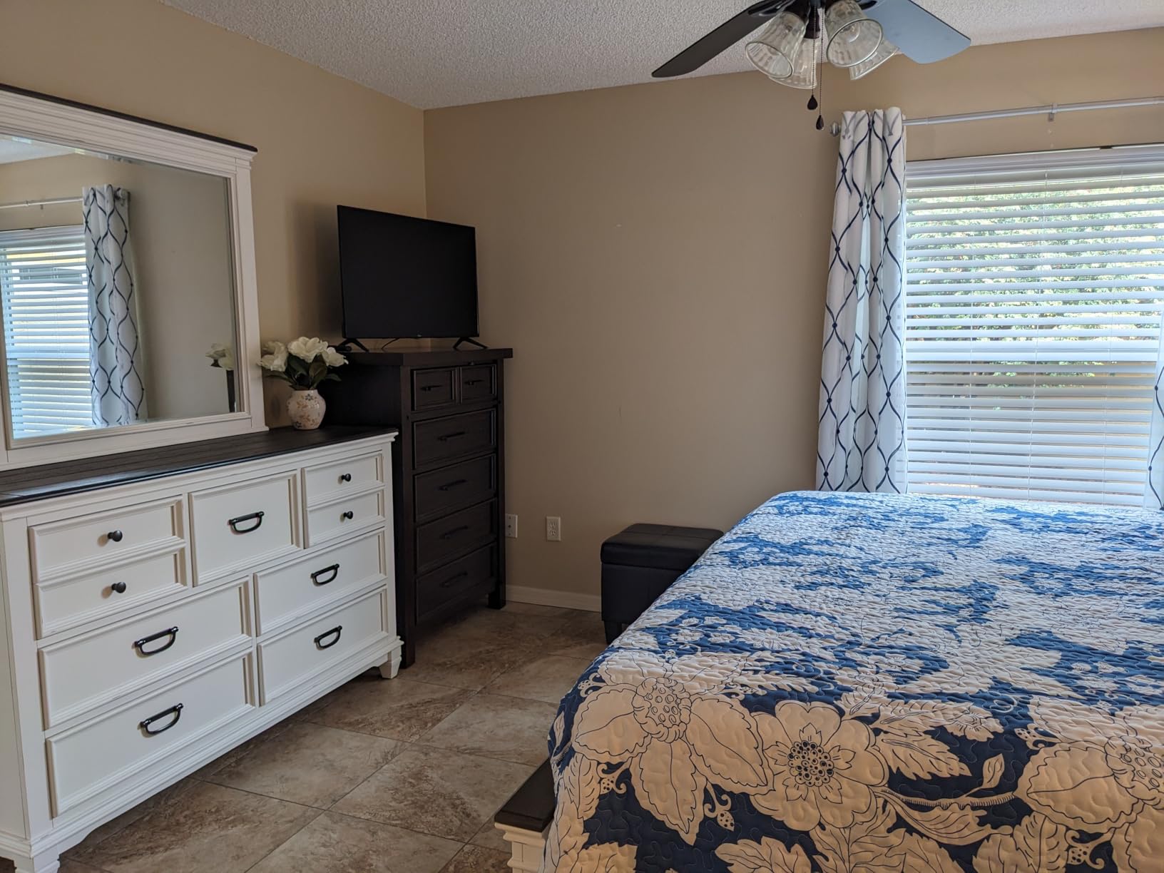 Clelane Wood Bedroom Set with Shiplap Panel King Bed, Dresser, Mirror, and Two Nightstands in Weathered White and Dark Gray customer photo 2