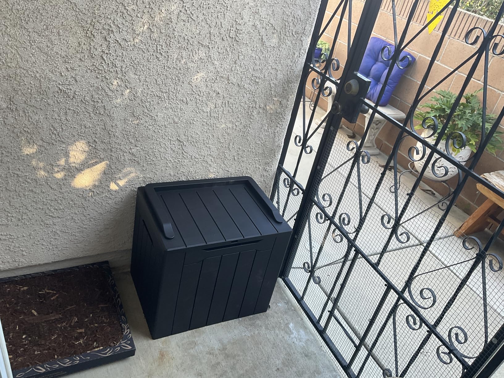 Devoko 30 Gallon Resin Deck Box Waterproof Outdoor Storage Box for Patio Furniture Pool Accessories Indoor Storage for Cushion Garden Tools (30 Gallon, Black) customer photo 2