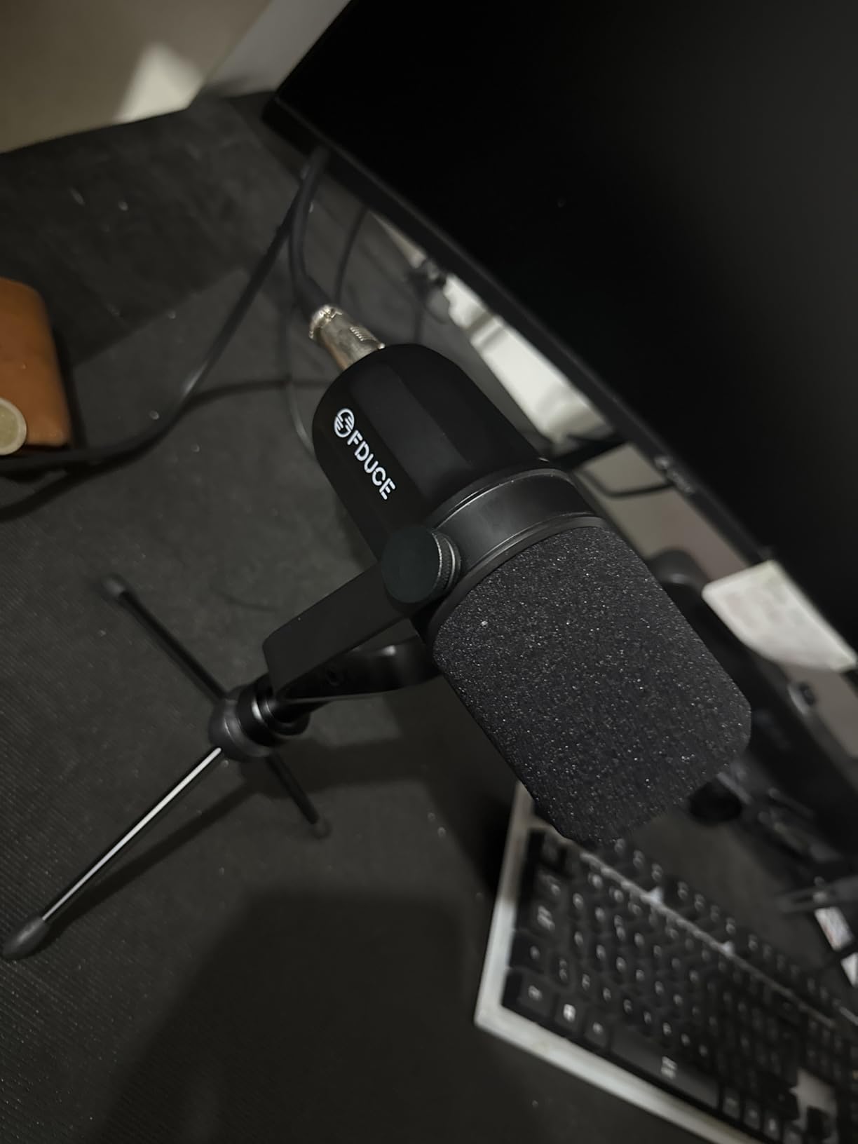 FDUCE XLR Dynamic Microphone for Vocal Recording, Podcasting, Gaming, Live Streaming&Broadcasting, All Metal Cardioid Mic, Voice-Isolating Technology SL40X customer photo 1