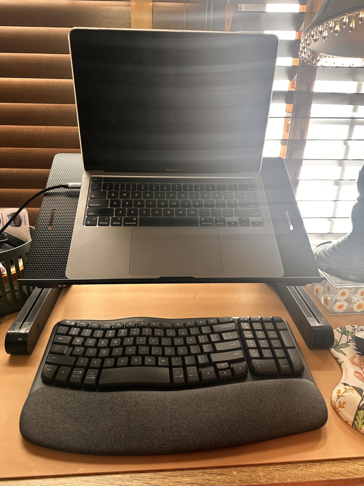 Logitech Wave Keys Wireless Ergonomic Keyboard with Cushioned Palm Rest, Comfortable Natural Typing, Easy-Switch, Bluetooth, Logi Bolt Receiver, for Multi-OS, Windows/Mac - Graphite customer photo 1