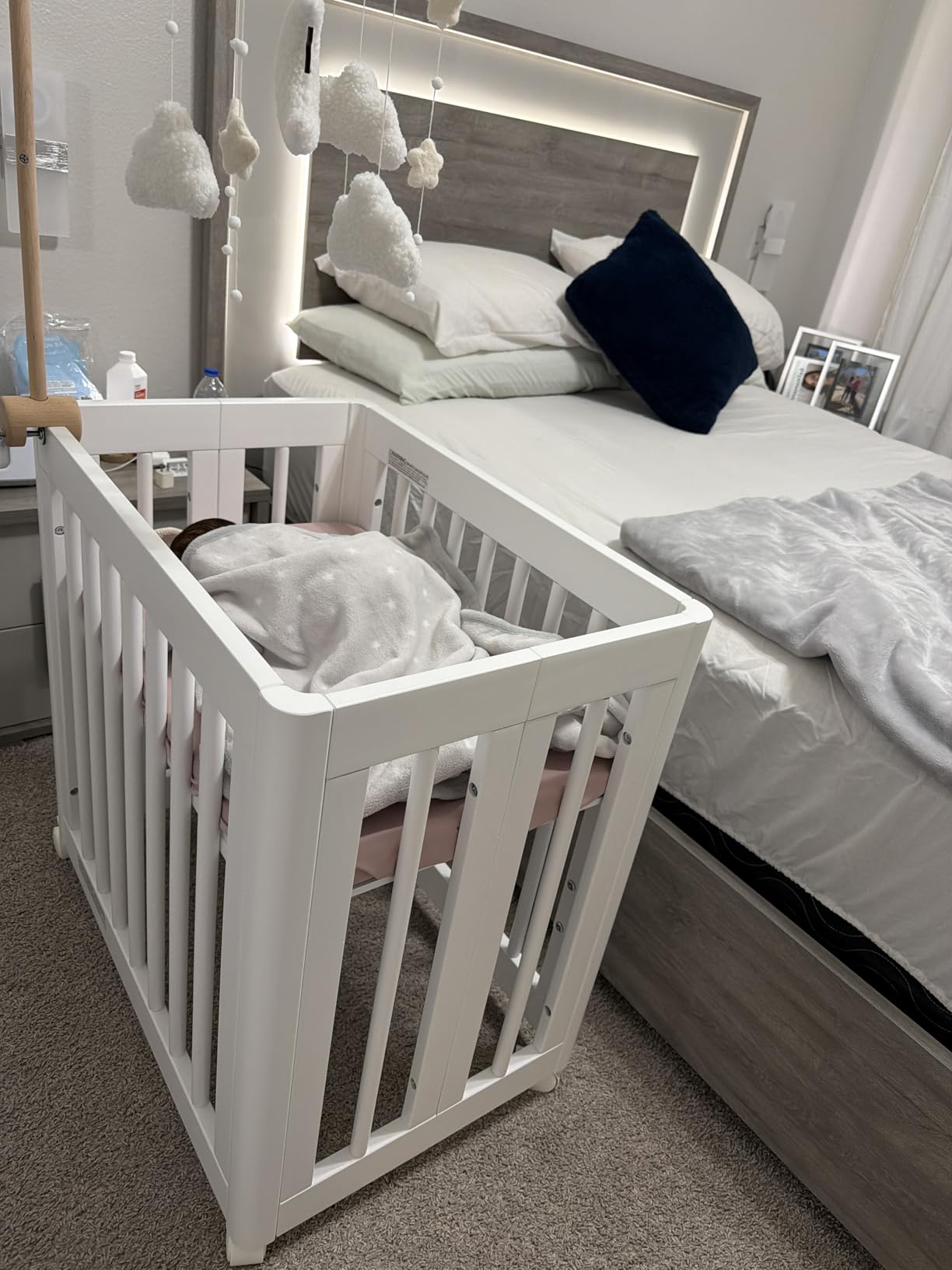 Yuzu 8-in-1 Convertible Baby Crib - GREENGUARD Gold - Conversion Kits for Bassinet, Midi & Full-Size Convertible Crib to Toddler Bed, Daybed & Junior Baby Bed - 4 Mattress Heights - Walnut customer photo 1