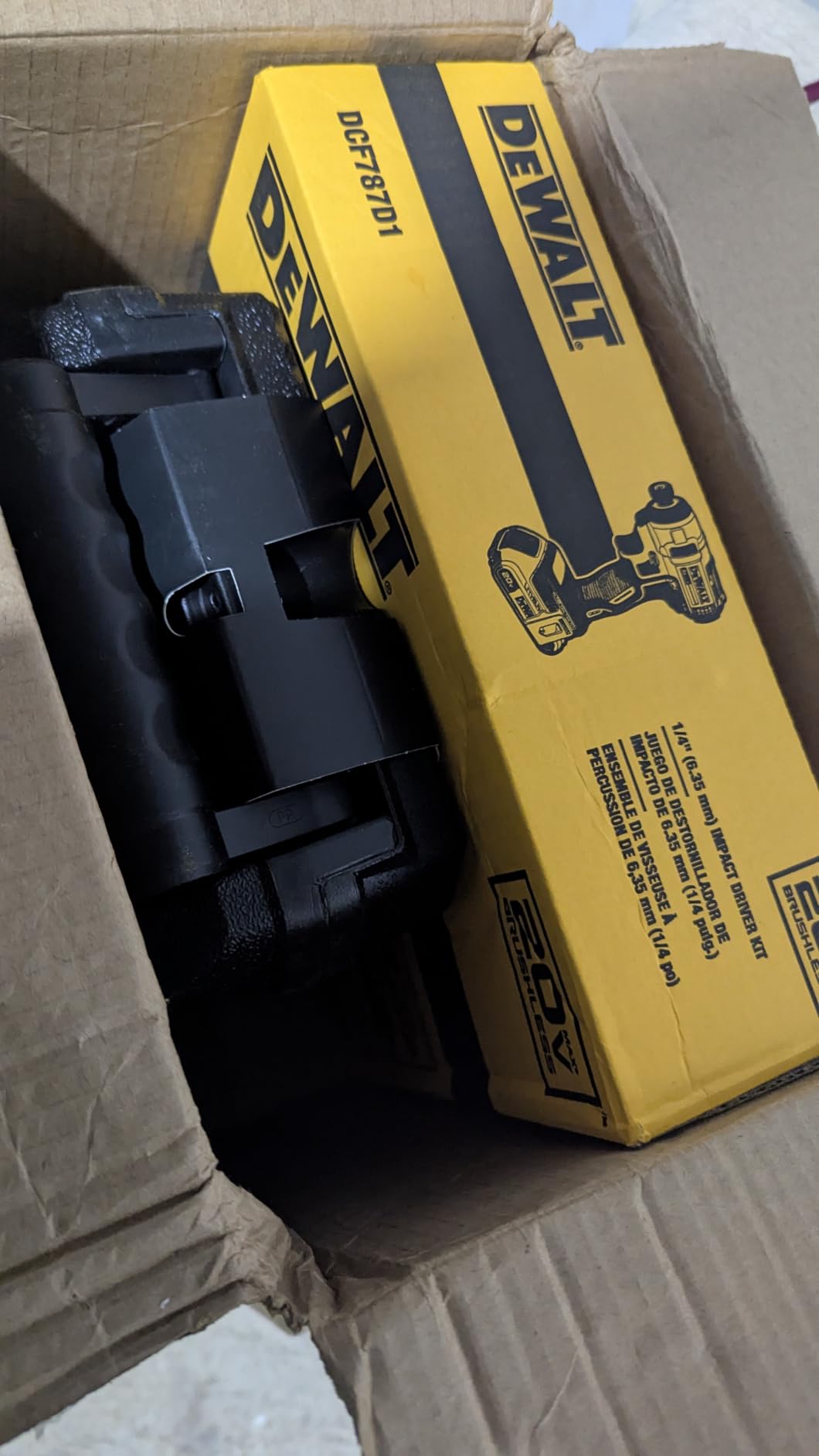 DEWALT 20V MAX Impact Driver, 1/4 Inch, Battery and Charger Included (DCF787D1) customer photo 2