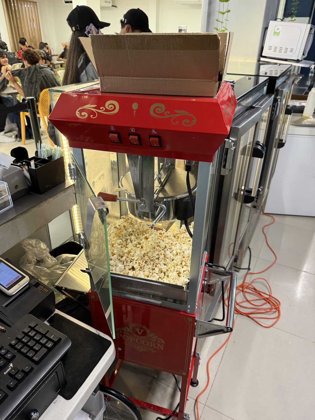 VEVOR Commercial Popcorn Machine, 12 Oz Kettle, 1440 W Countertop Popcorn Maker for 80 Cups per Batch, Theater Style Popper with 3-Switch Control Steel Frame Tempered Glass Doors 1 Scoop 2 Spoons, Red customer photo 2