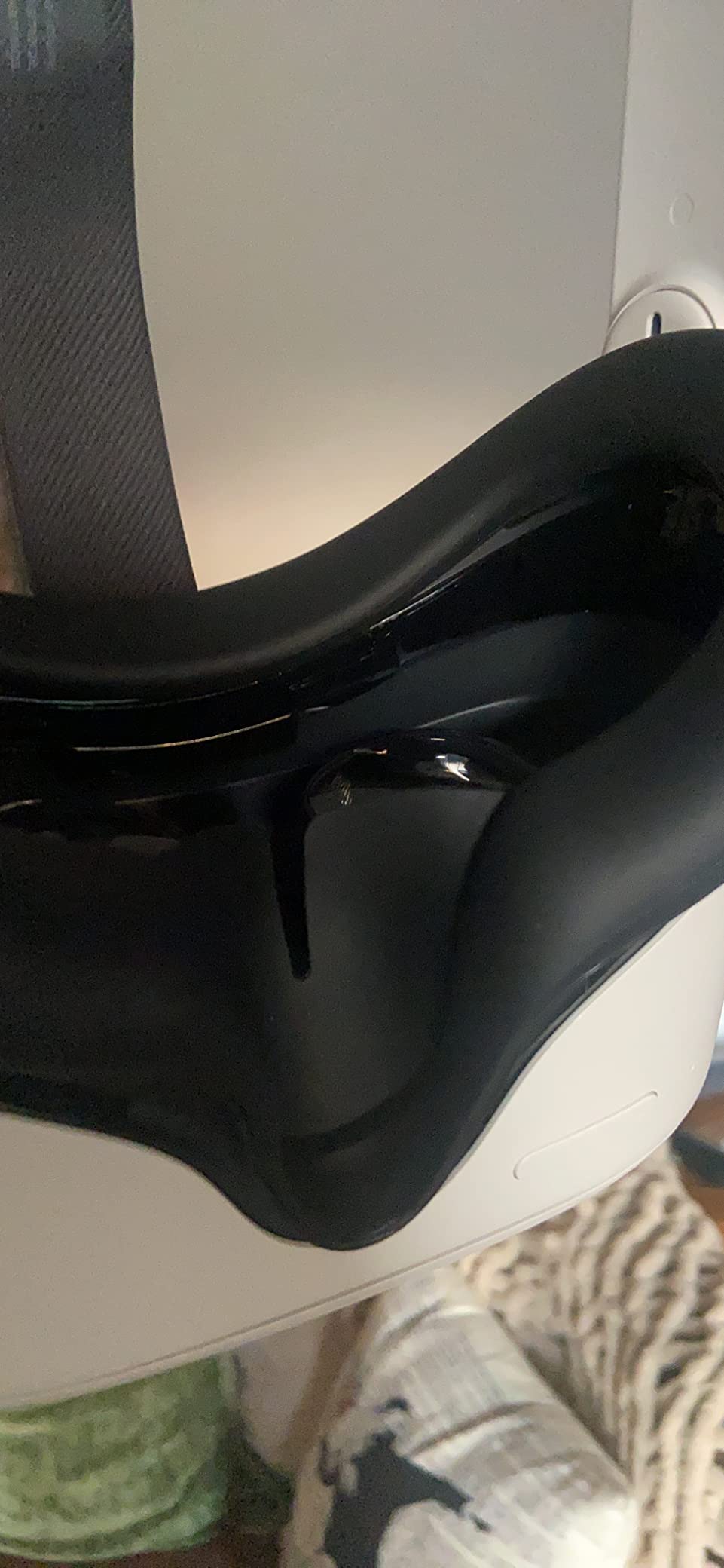 Razer VR Facial Interface for Meta Quest 2: Ultra-Thin Texture - Universal Silicone Cushion w/ Cooling Vents - Light-Blocking Design - Long Lasting Support and Comfort - Contoured 3D Profile customer photo 1