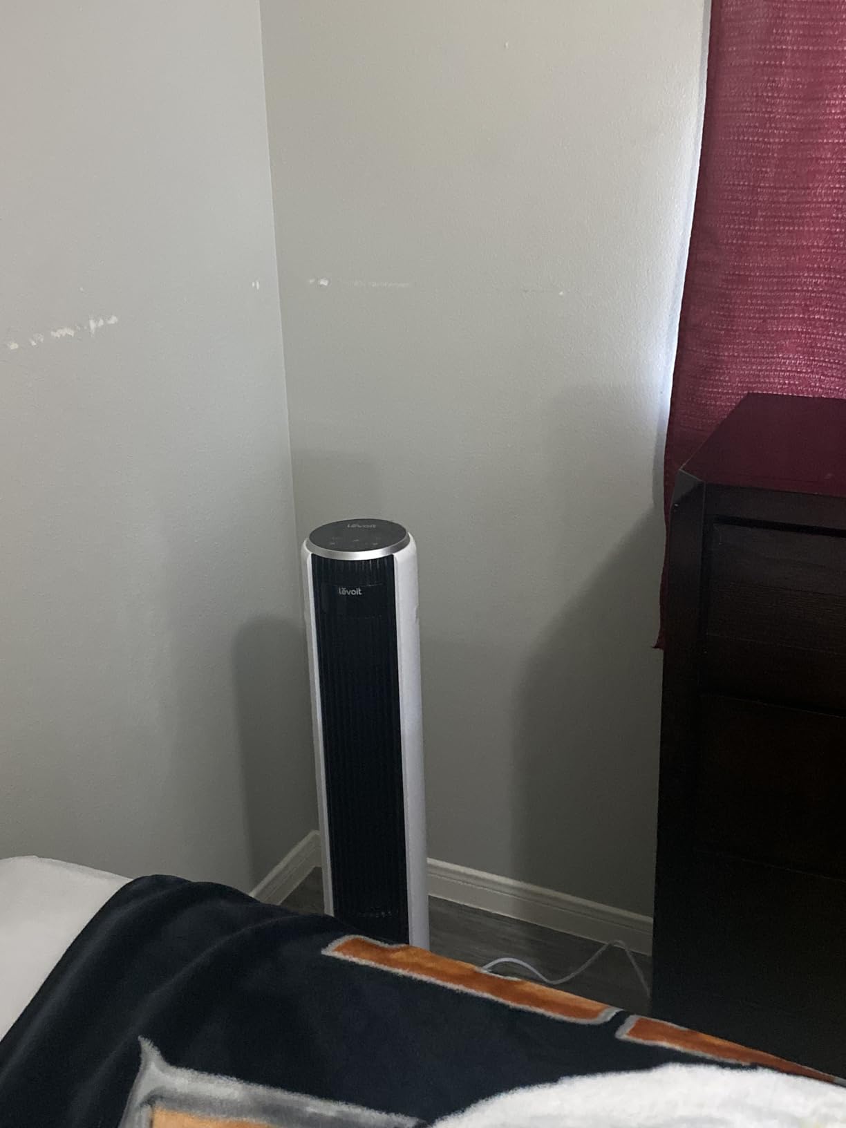 LEVOIT Tower Fan for Bedroom, 90° Oscillating Standing Fan with 28dB Quiet for Sleep, 25ft/s Velocity, 12H Timer, 5 Speeds 4 Modes, Remoter, Bladeless Room Fan for Home, Office, Indoor, 36 inch, White customer photo 1