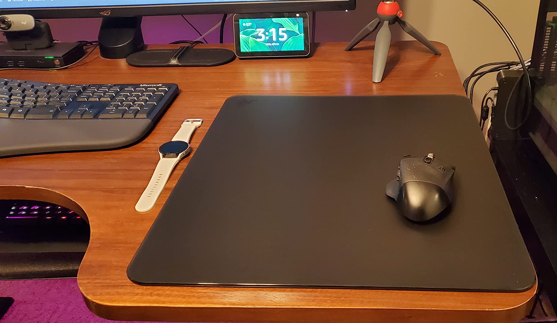 Razer Atlas Tempered Glass Gaming Mouse Mat: Ultra-Smooth Micro-Etched Surface - Dirt and Scratch-Resistant - Anti-Slip Base - Quiet Mouse Movements - Black customer photo 2