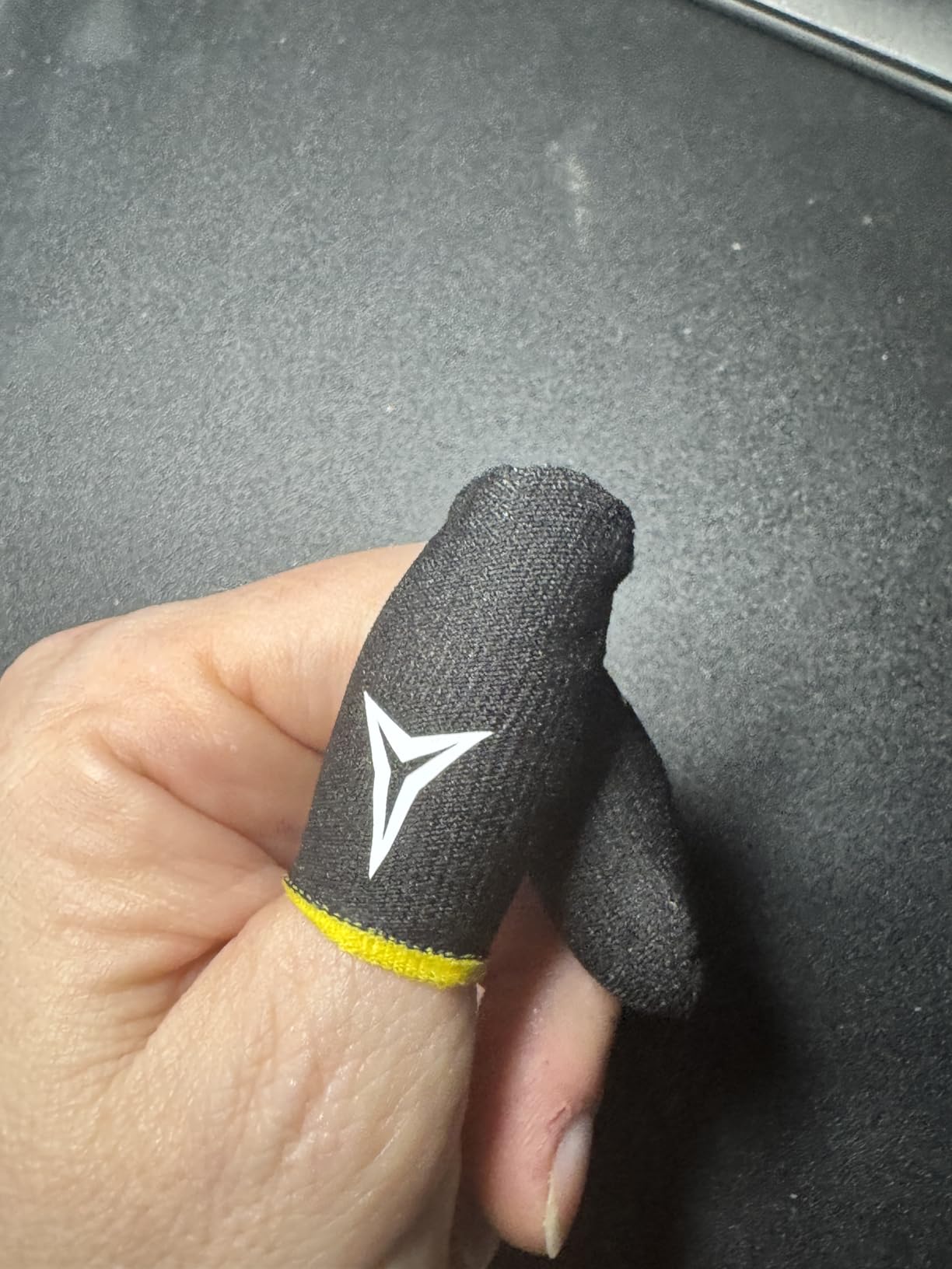 15 Pack 3 Colors E-Sports Light Model Gaming Finger Sleeves, 0.15mm Superconducting Nanofibers, Smooth Feel, Anti-Sweat, Extremely Thin, Fit All Touchscreen Devices customer photo 2