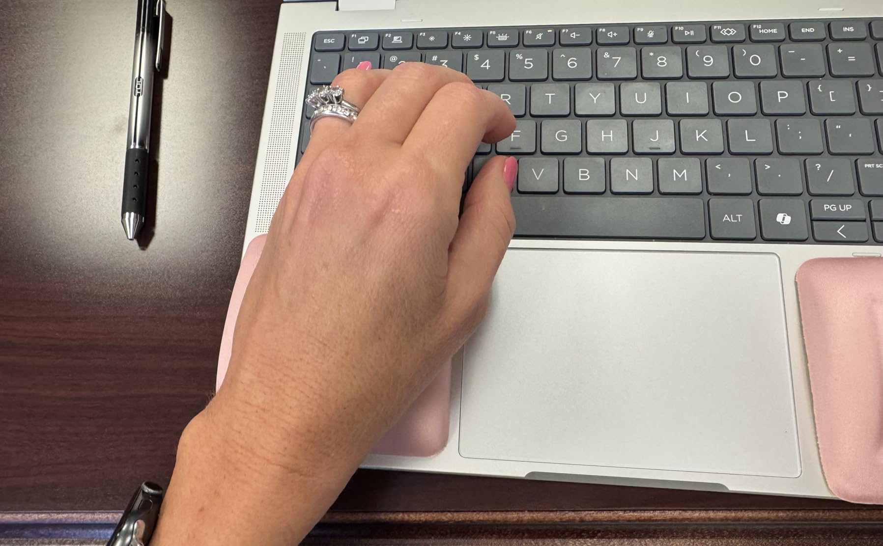 VAGAU Wrist Rests for Laptop, Wrist Support for Keyboard and Mouse, Ergonomic Memory Foam Wrist Pads for Laptop, Office, Computer, Comfortable Typing Wrist Pain & Carpal Tunnel Relief customer photo 1