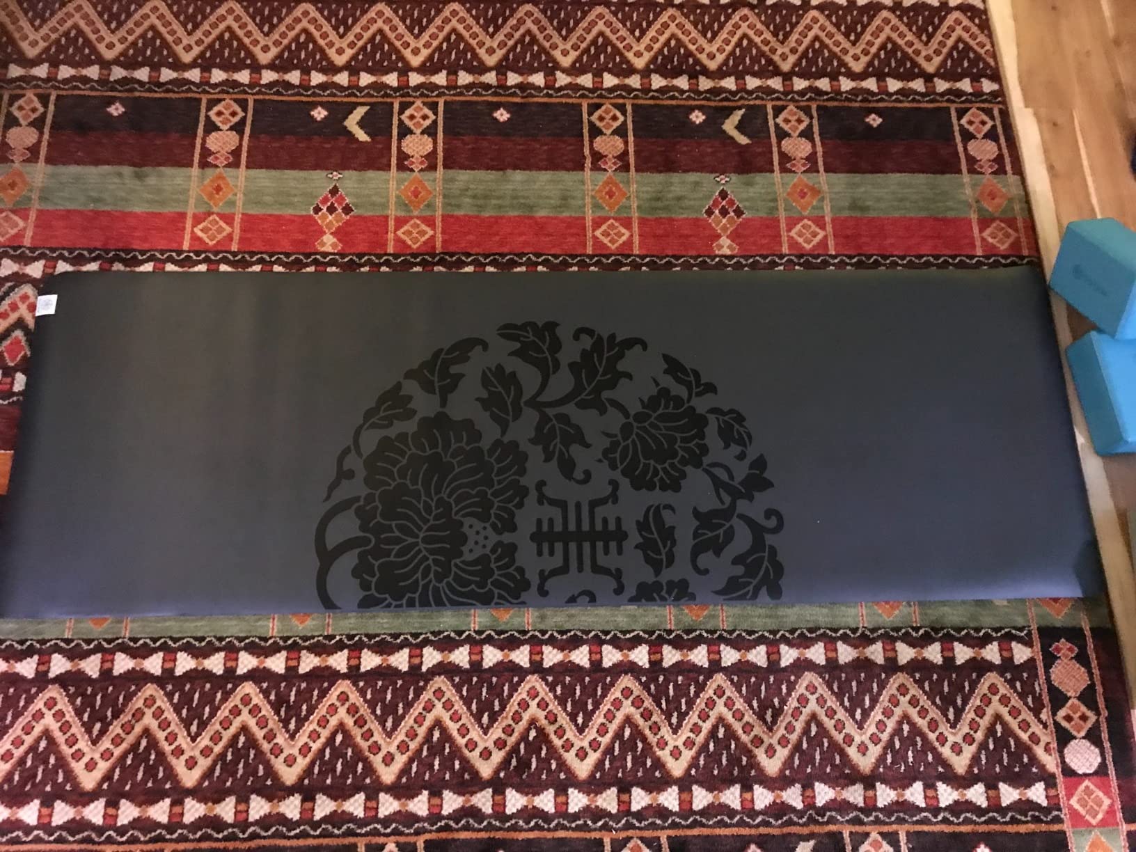 Gaiam Dry-Grip Yoga Mat - 5mm Thick Non-Slip Exercise & Fitness Mat for Standard or Hot Yoga, Pilates and Floor Workouts - Cushioned Support, Non-Slip Coat - 68 x 24 Inches customer photo 1