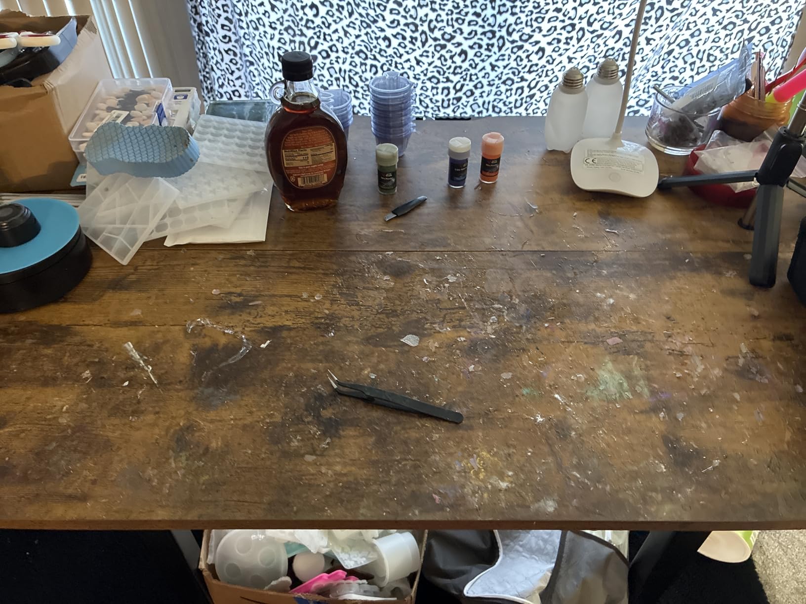 Claiks Electric Standing Desk, Adjustable Height Stand up Desk, 24x48 Inches Sit Stand Home Office Desk with Splice Board, Black Frame/Rustic Brown Top customer photo 1