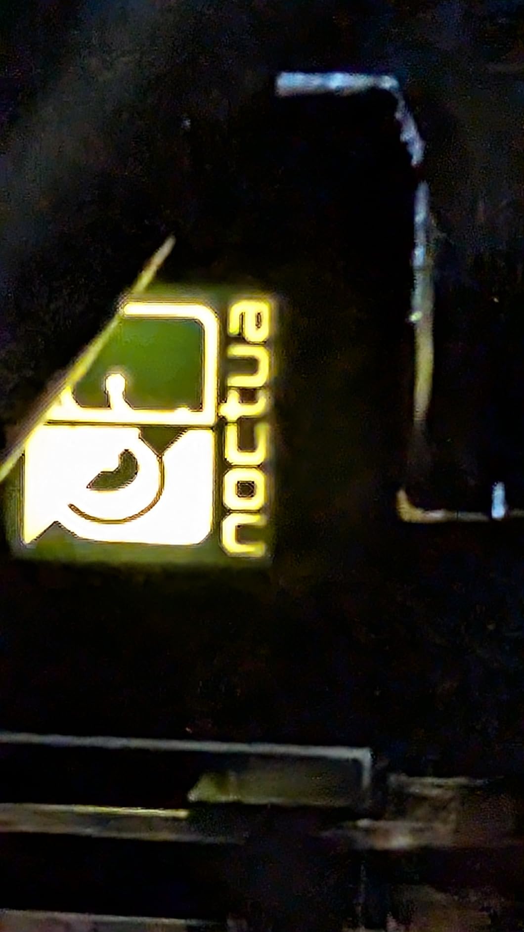 Noctua NA-FH1, 8 Channel Fan Hub for up to Eight 12V or 5V Based 4-pin PWM or 3-pin Fans (Black) customer photo 2