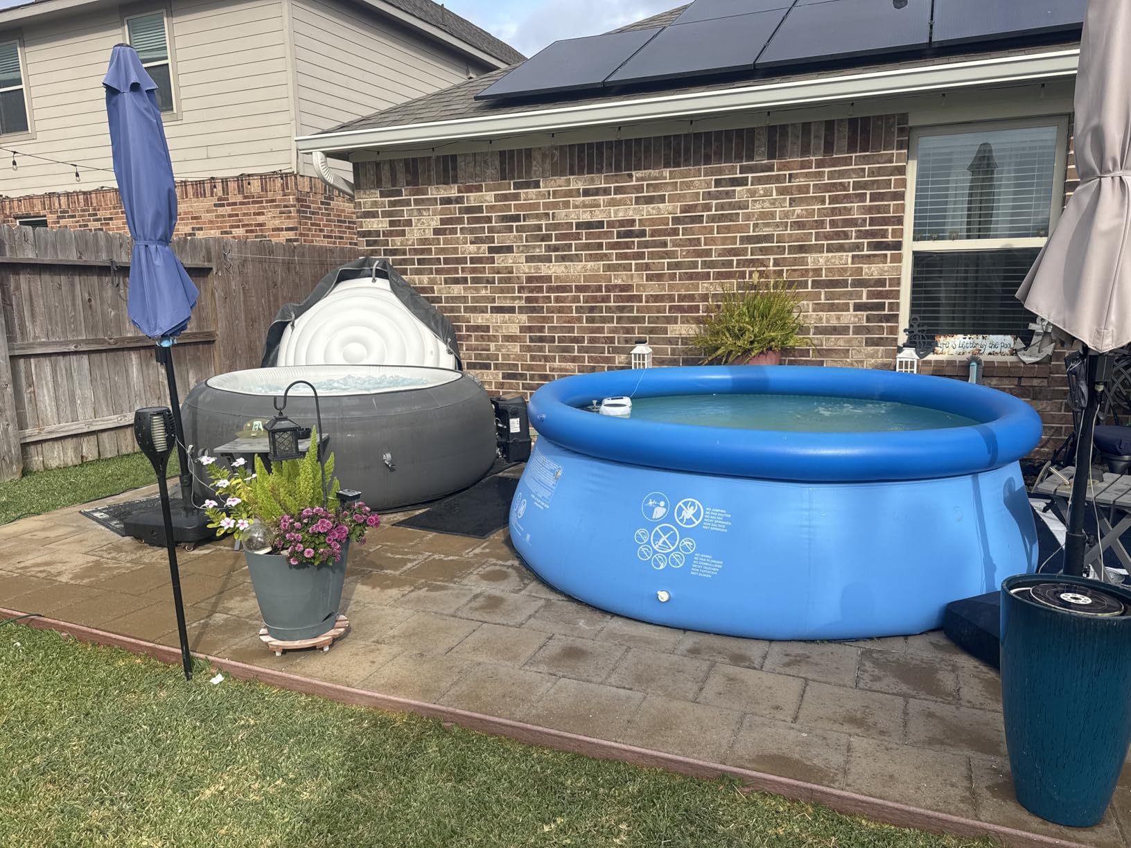 INTEX SimpleSpa 4 Person Round Inflatable Hot Tub, Bubble Massage Spa Set with Insulated Cover, Thermal Ground Cloth, & Chemical Dispenser, 77 in x 26 in customer photo 2