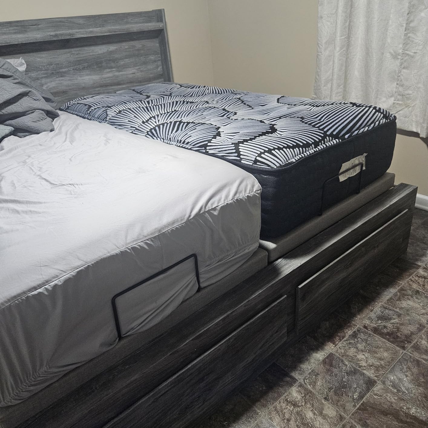 Split King Adjustable Bed Base - Dual Massage - USB Ports - Zero Gravity - Underbed Light - Wireless Remote - Zero Clearance - Anti Snore - Memory Positions customer photo 1
