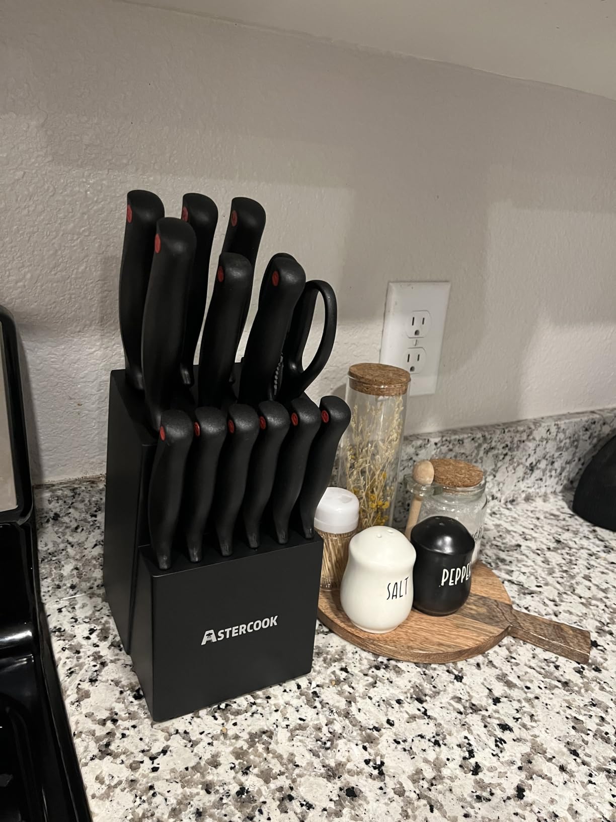 Knife Set, Astercook 15 Pieces Knife Sets for Kitchen with Block, Dishwasher Safe Kitchen Knife Set with Built in Sharpener Block, German Stainless Steel Knife Block Set, Valentine's Gift customer photo 2