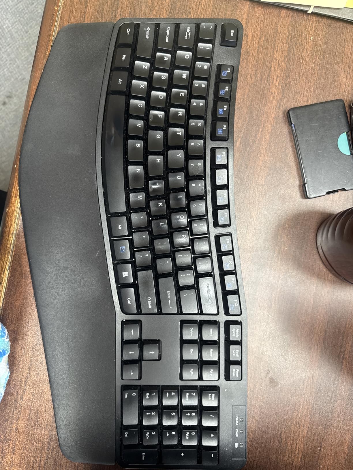 Amazon Basics Ergonomic Wireless Keyboard and Mouse Combo with Wrist Rest, Plug and Play, 2.4 GHz USB, Easy to Use, Black customer photo 1