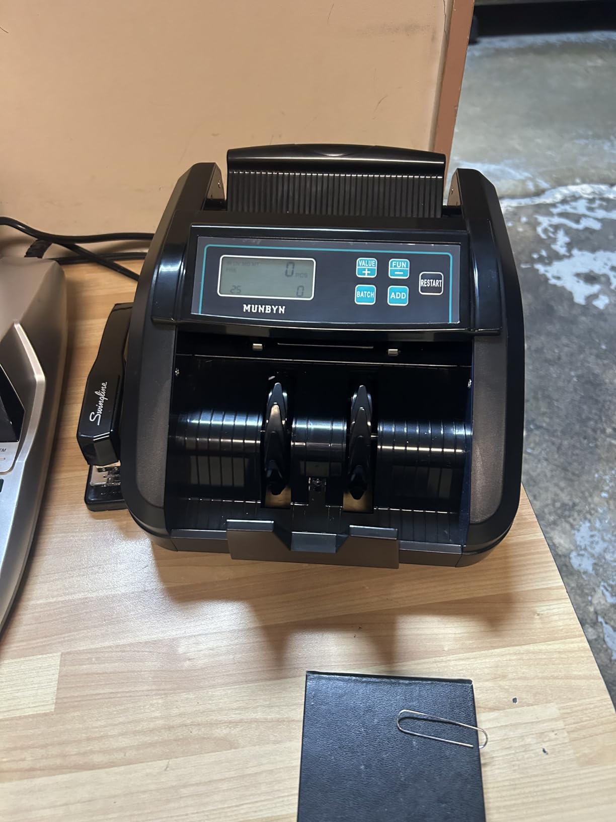 MUNBYN IMC51 Money Counter Machine Count Value, Add+Batch/Add+ Value Mode Bill Counter, UV/MG/IR/MT Detection, USD only Cash Counter,1100 Bills/min, Money Counting Machine with LCD Display (Gray) customer photo 2